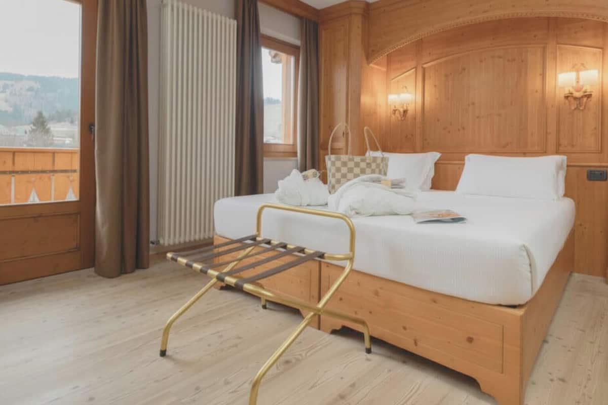 Kamar Deluks, pemandangan gunung | Minibar, meja kerja, ruang kerja ramah laptop, dan Wi-Fi gratis