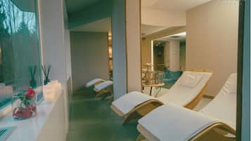 Couples treatment rooms, sauna, hot tub, steam room, Turkish bath