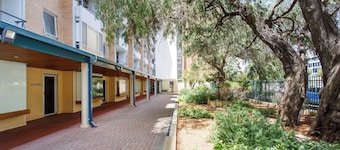 Cosy Corner is perfectly located in the middle of Fremantle's Vibrant Centre