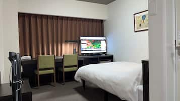 Escritorio, wifi gratis y ropa de cama