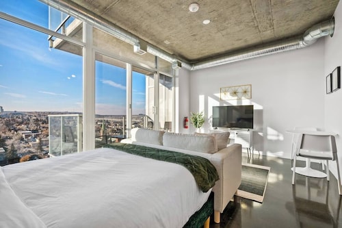 Modern Beltline Studio Balcony Views – Near 17th