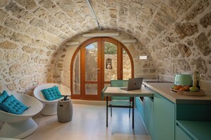 Fridge, oven, stovetop, coffee/tea maker - Kritiki Spilia - Home & Spa (Prines)