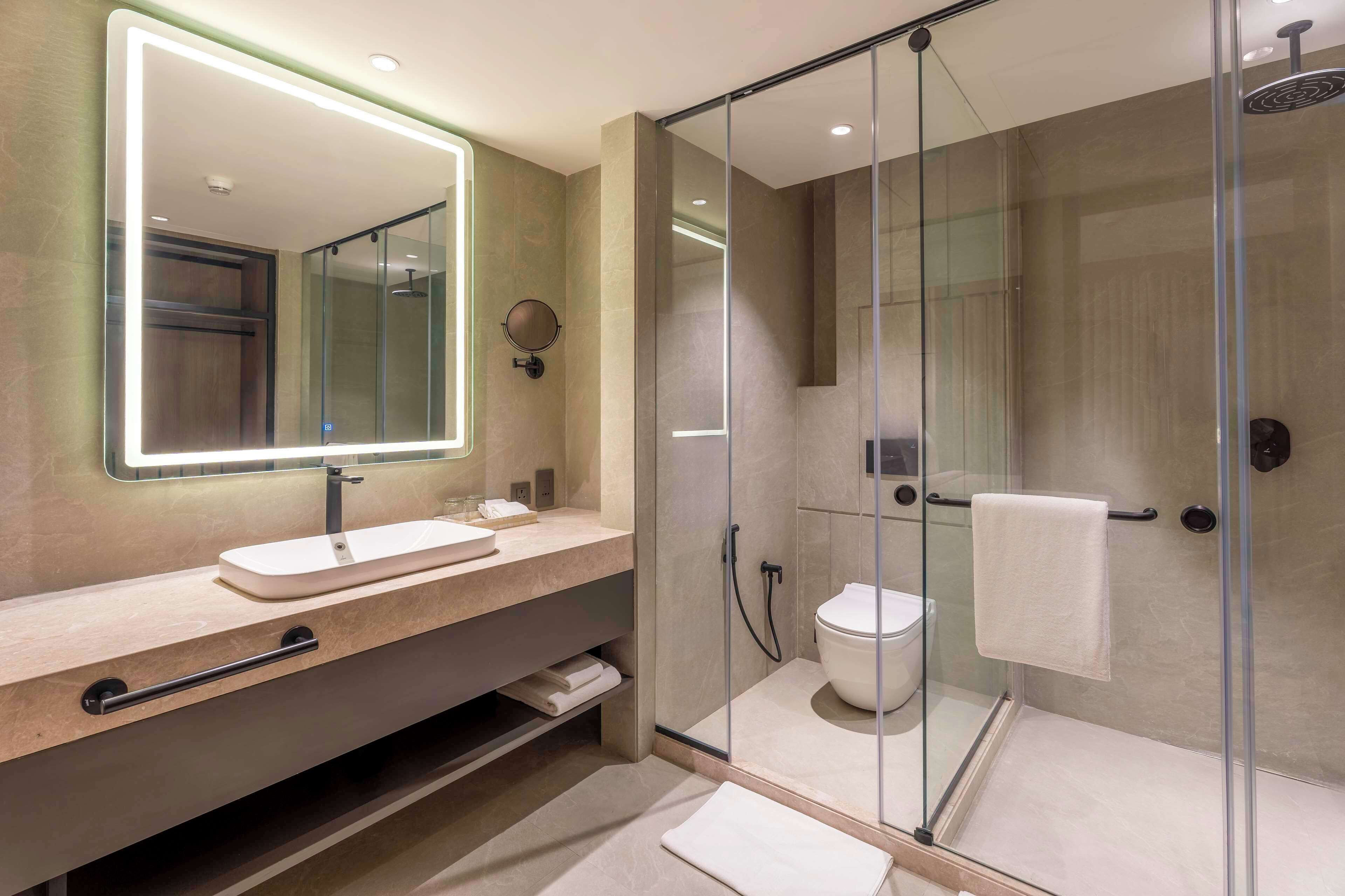 Executive Suite | Bathroom | Shower, rainfall showerhead, hair dryer, slippers
