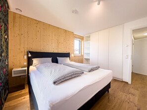 2 bedrooms, desk, free WiFi, bed sheets