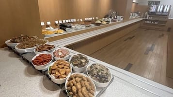 Bữa sáng buffet hàng ngày (1000 JPY/mỗi người)