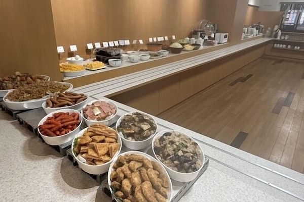 Daily buffet breakfast for a fee