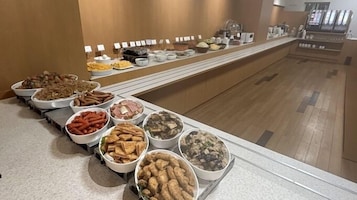Café da manhã com buffet todos os dias mediante uma taxa