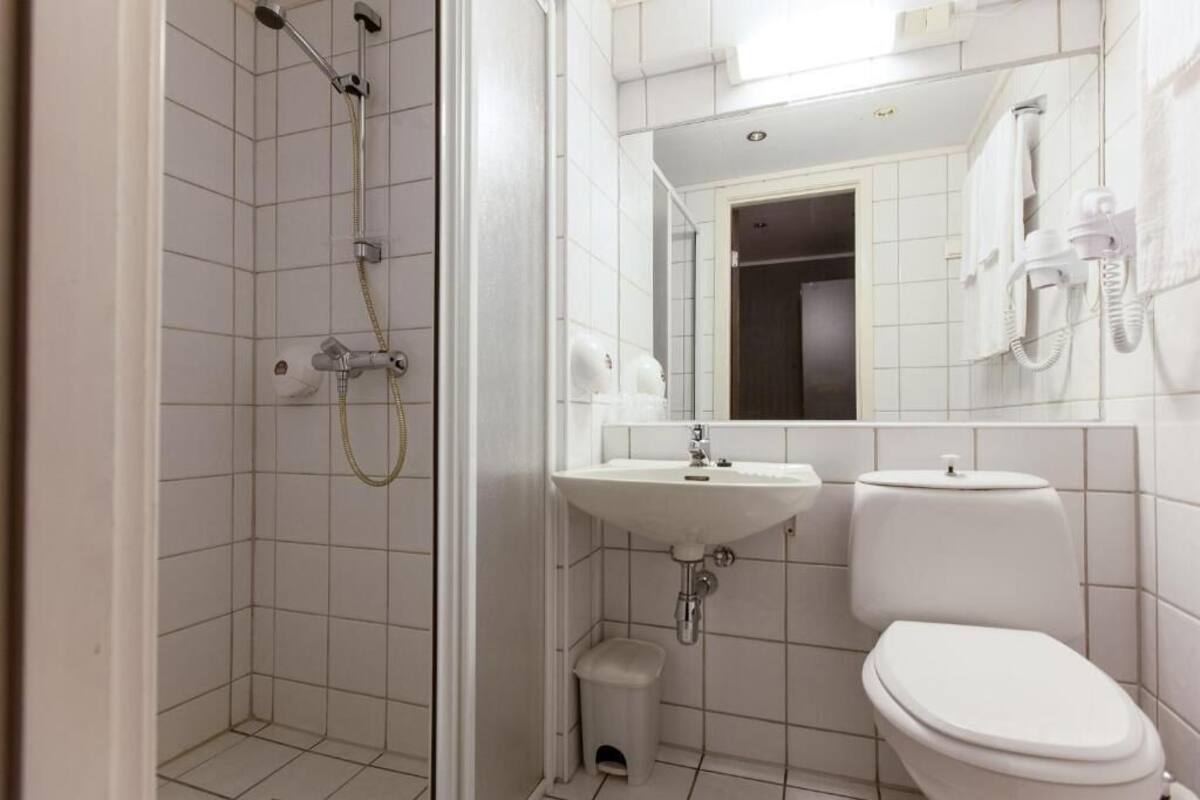 Familien-Doppelzimmer, Balkon | Badezimmer