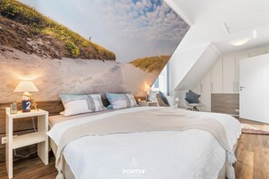 2 bedrooms, travel crib, free WiFi, bed sheets