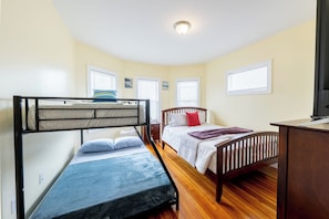 4 bedrooms, free WiFi, bed sheets