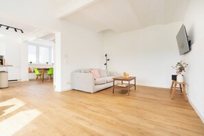 TV, lettore DVD, impianto stereo