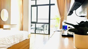 Departamento familiar, balcón, vista a la ciudad | Escritorio, espacio para trabajar con laptop y insonorización