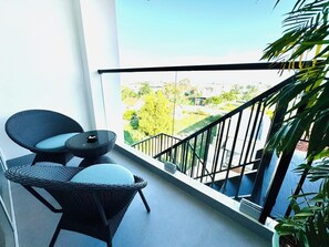 Superior Room, Balcony, City View | Bilik Mandi | Pancuran mandi, hulu semburan mandi hujan 