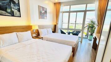Superior Room, Balcony, City View | Desk, laptop workspace, soundproofing, free WiFi
