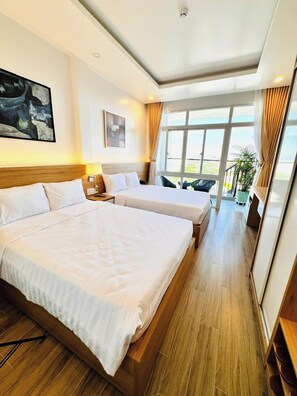 Superior Room, Balcony, City View | Desk, laptop workspace, soundproofing, free WiFi