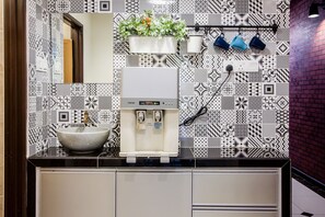 Shared kitchen facilities - Surprised Homestay by uBook (Butterworth)