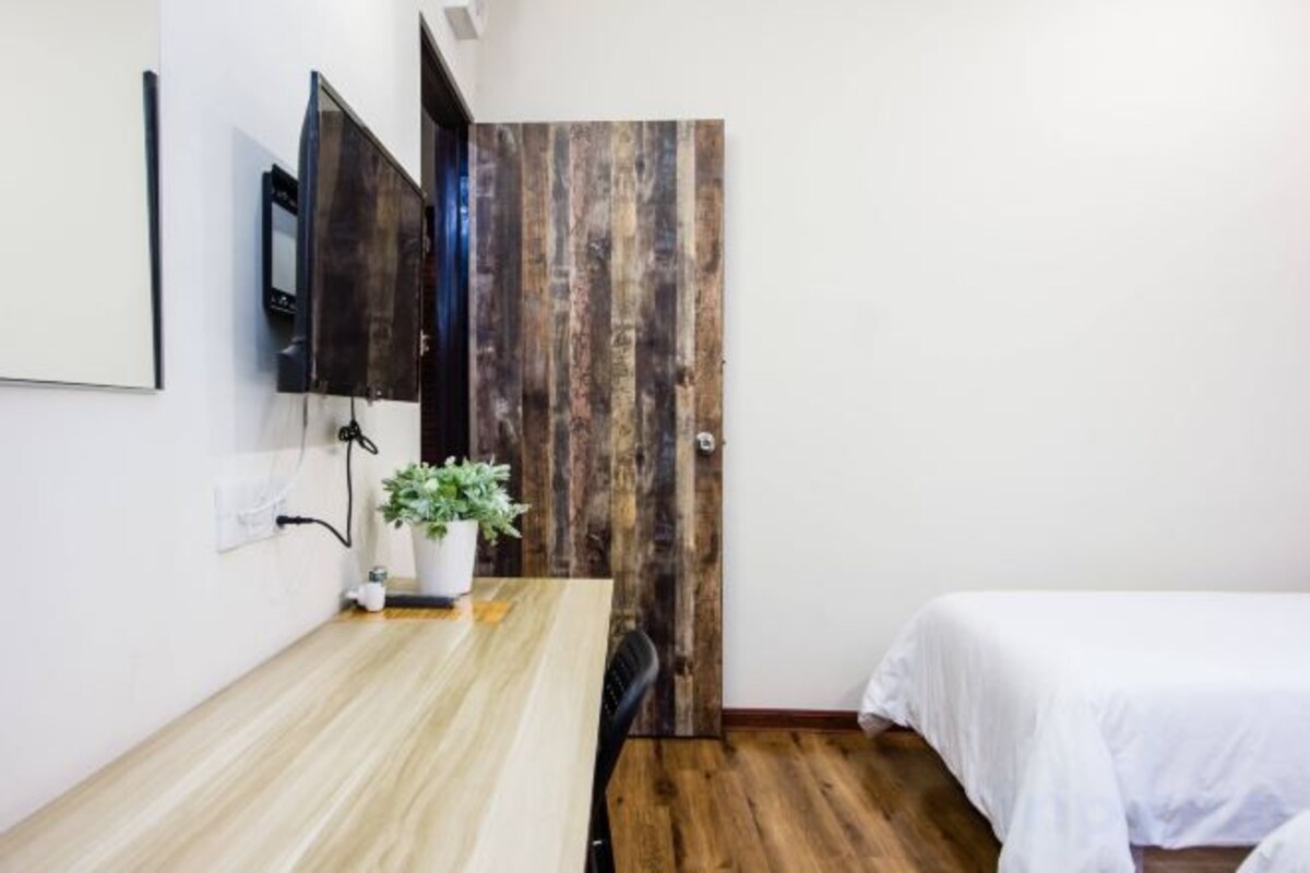 WiFi (free), bed sheets