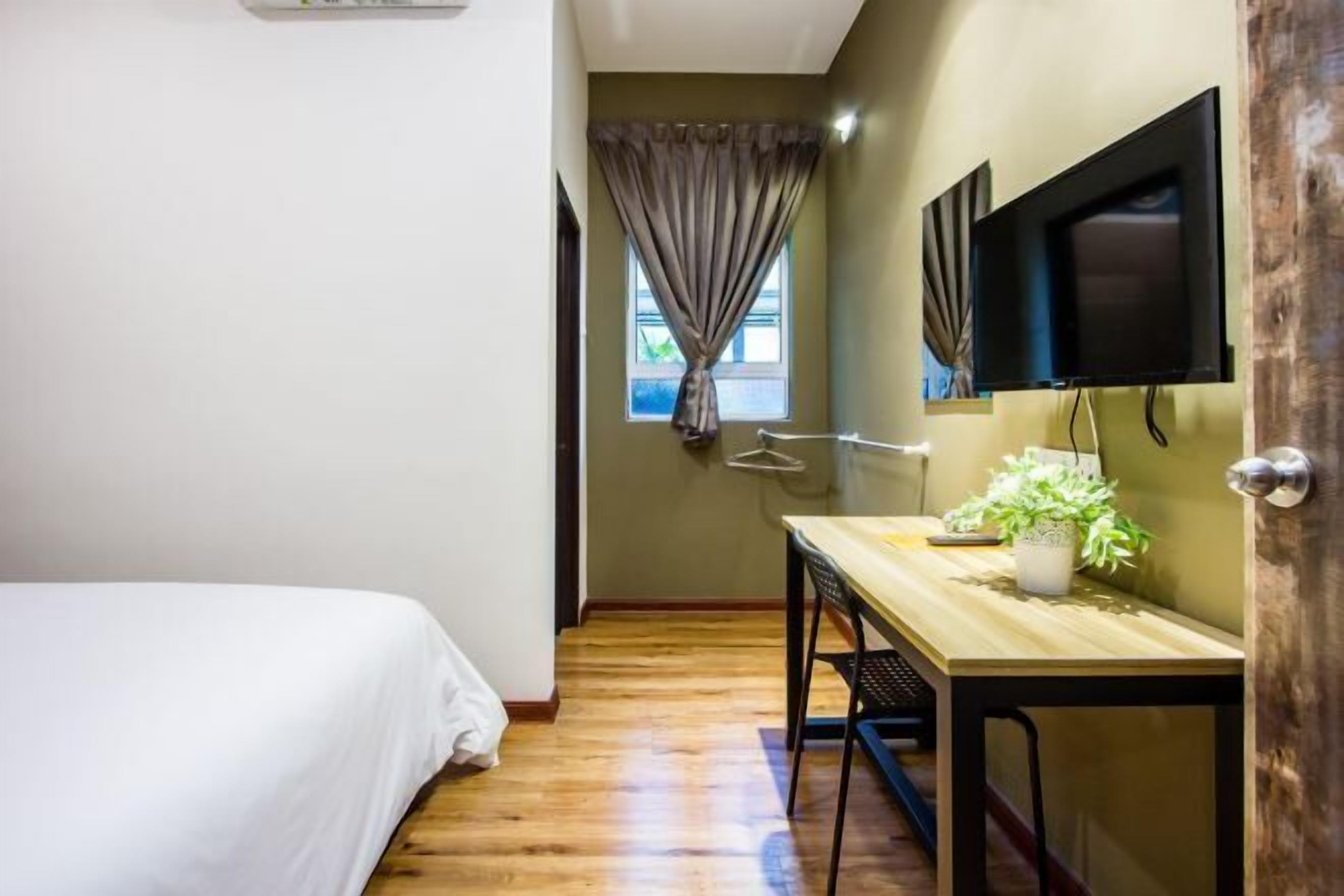 Free WiFi, bed sheets