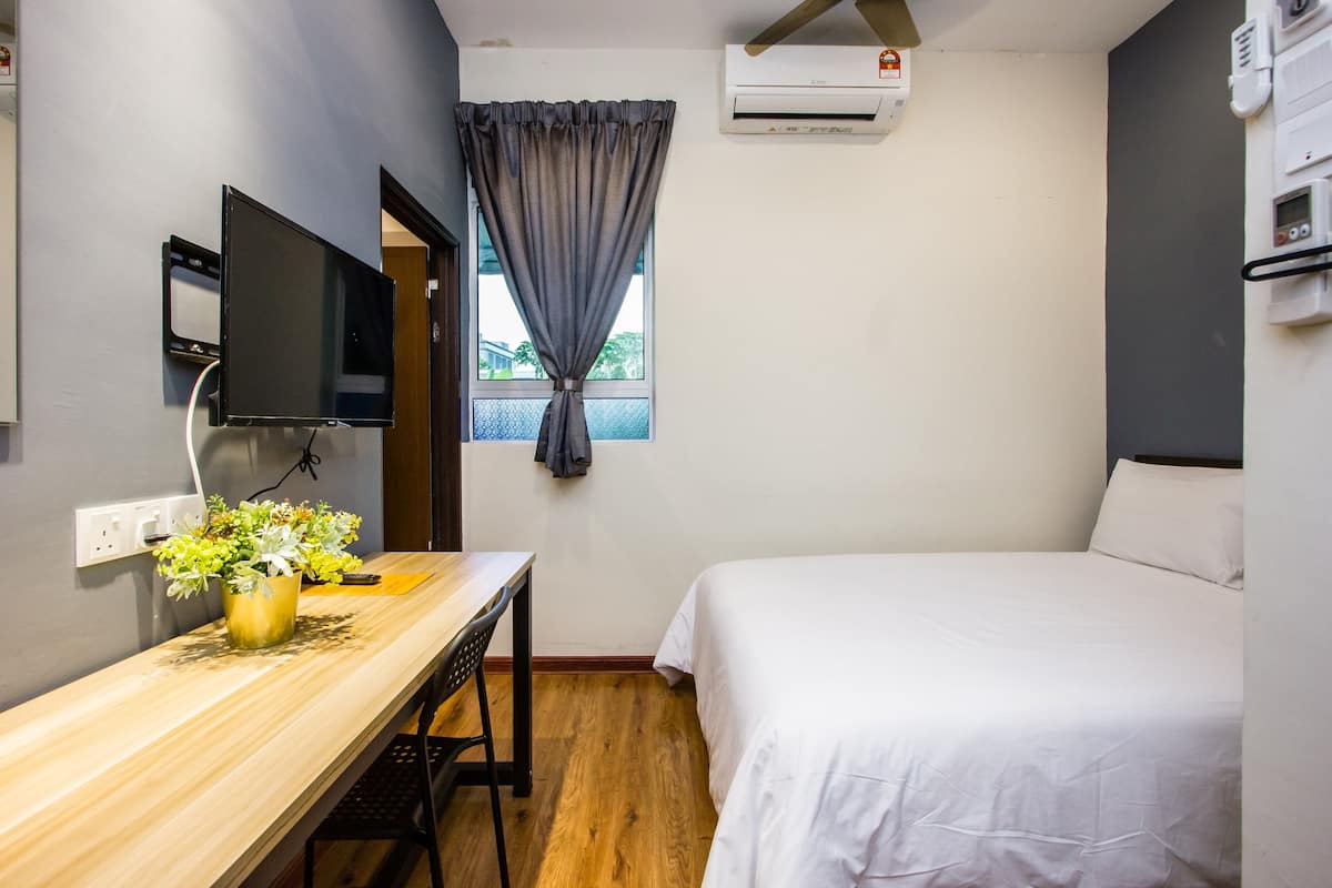 Deluxe Double Room, Garden View | Free WiFi, bed sheets