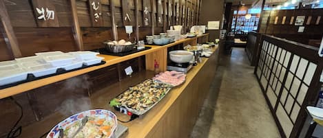 Daily buffet breakfast (JPY 1000 per person)