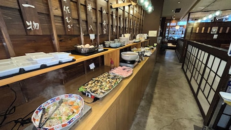 Daily buffet breakfast (JPY 1000 per person)