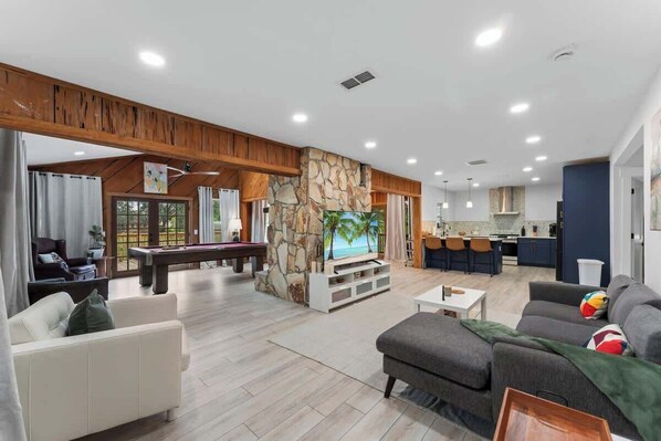 Smart TV, fireplace, offices