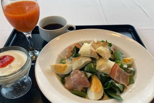 Se ofrece un desayuno a la carta todos los días (por un coste adicional)