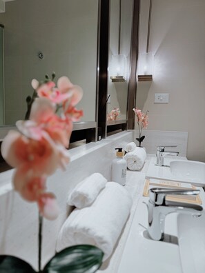 Håndklær, såpe og toalettpapir