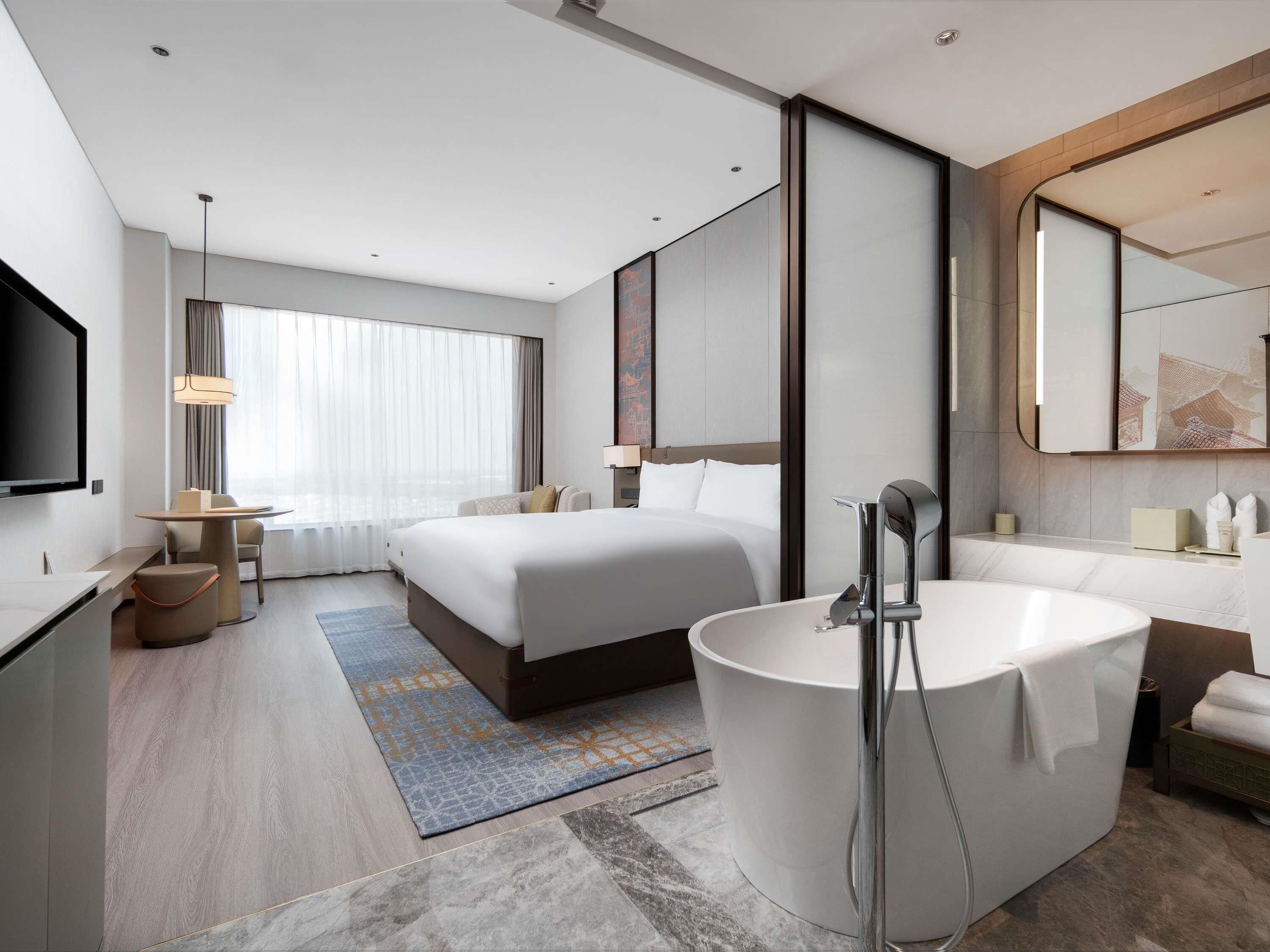 ห้องดีลักซ์, เตียงคิงไซส์ 1 เตียง | เตารีด/โต๊ะรีดผ้า