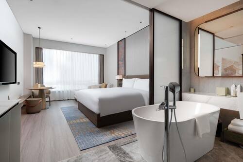 Deluxe Room, 1 King Bed