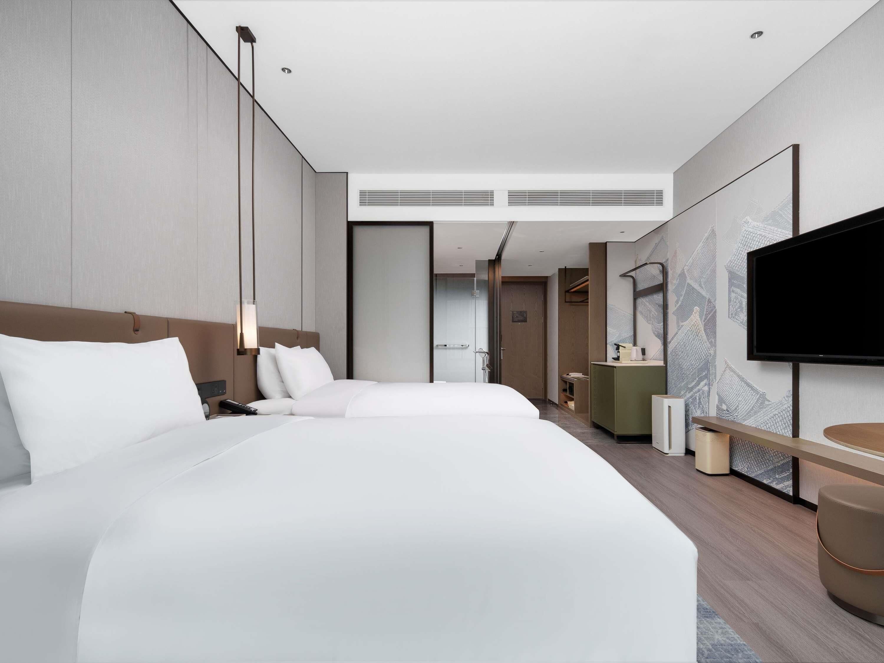 ห้องคลาสสิก, เตียงใหญ่ 2 เตียง | เตารีด/โต๊ะรีดผ้า