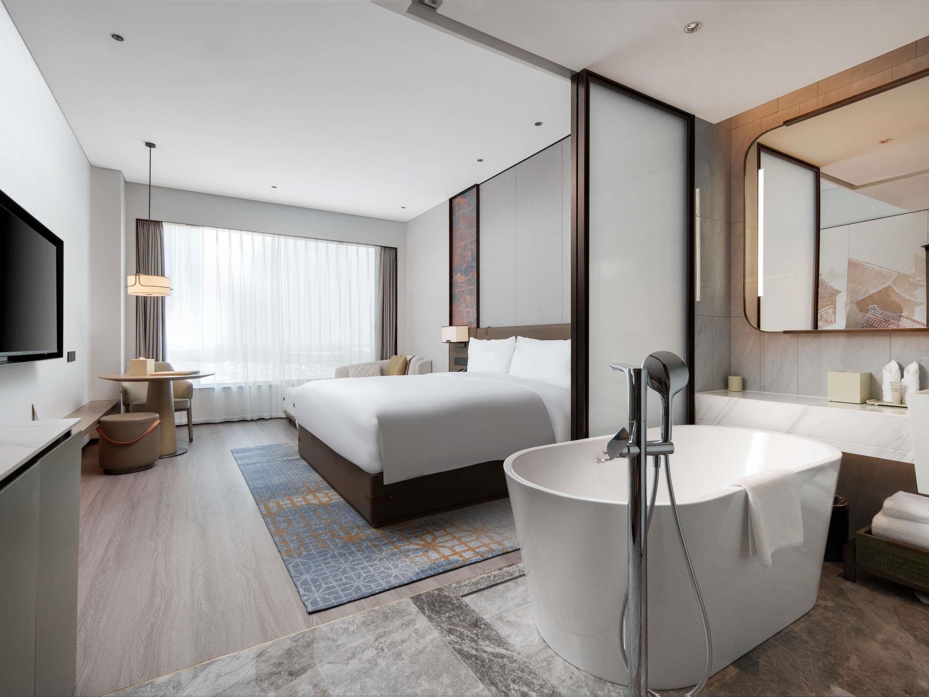 Deluxe Room, 1 King Bed | Iron/ironing board, free WiFi
