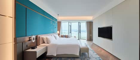 Executive kamer, 1 kingsize bed, toegang tot de clublounge, uitzicht op meer | Luxe beddengoed, donzen dekbedden, een minibar, een kluis op de kamer