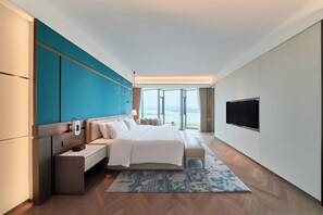 Executive Room, 1 King Bed, Club lounge access, Lake View | Premium bedding, down duvets, minibar, in-room safe