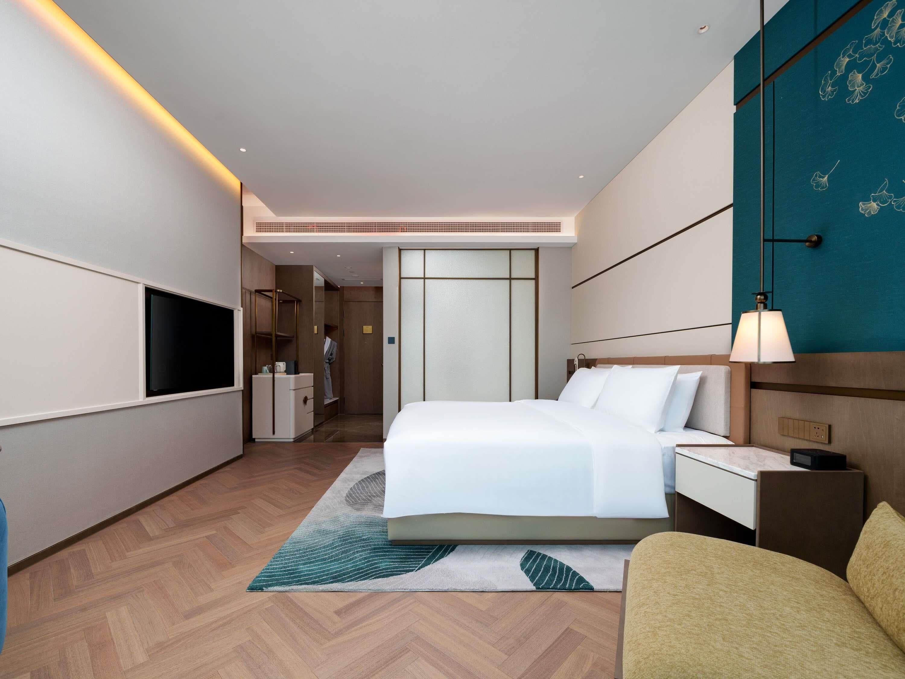 Premium bedding, down duvets, minibar, in-room safe