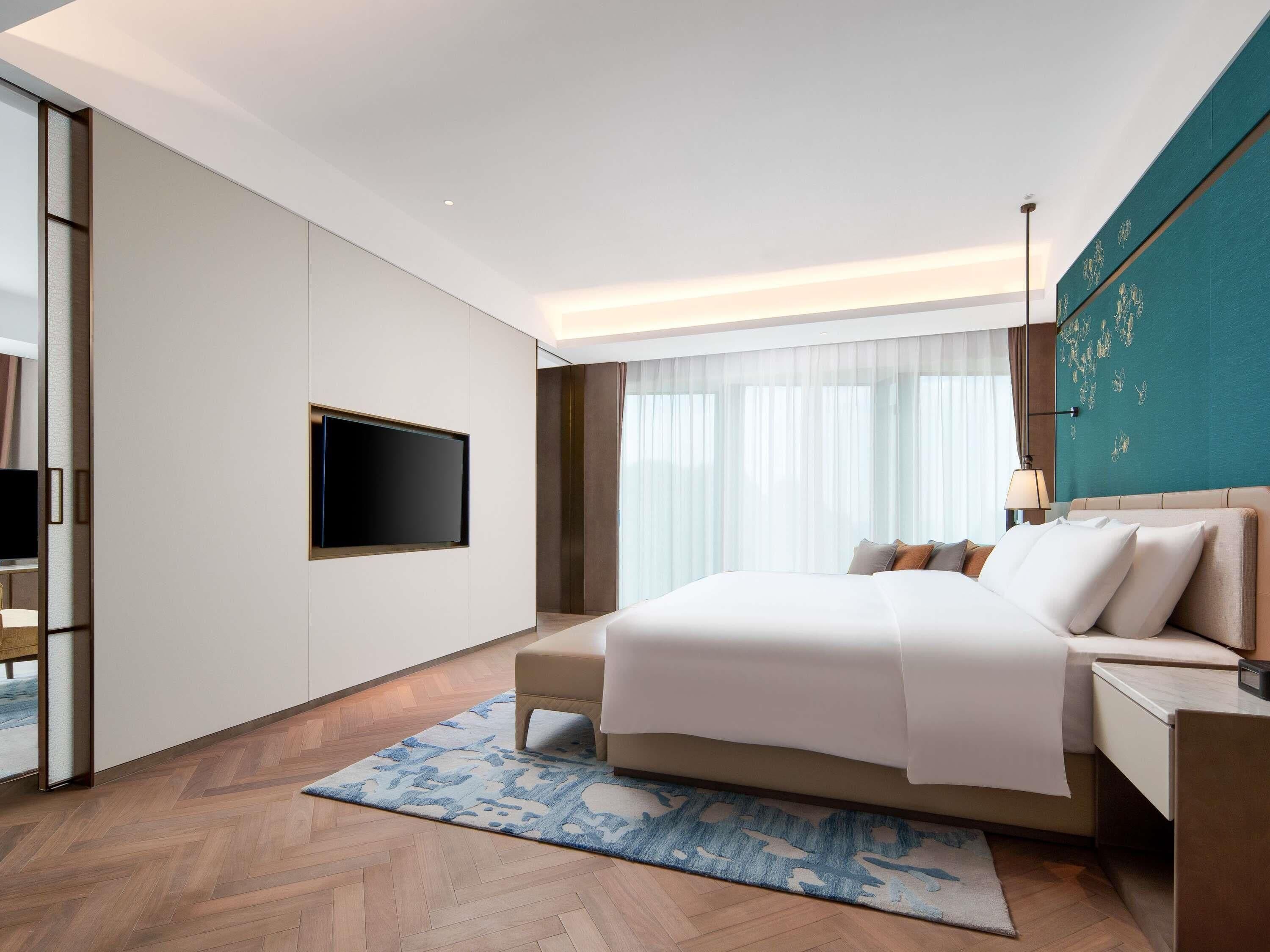 Suite Exclusive, 1 très grand lit, accès au salon club | Literie de qualité supérieure, couette en duvet d'oie, minibar