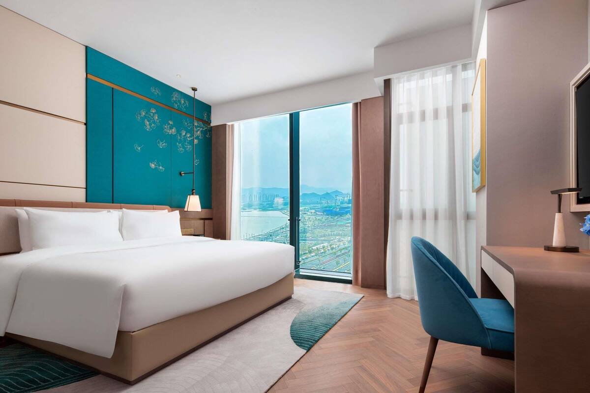 Superior Room, 1 King Bed | Premium bedding, down duvets, minibar, in-room safe