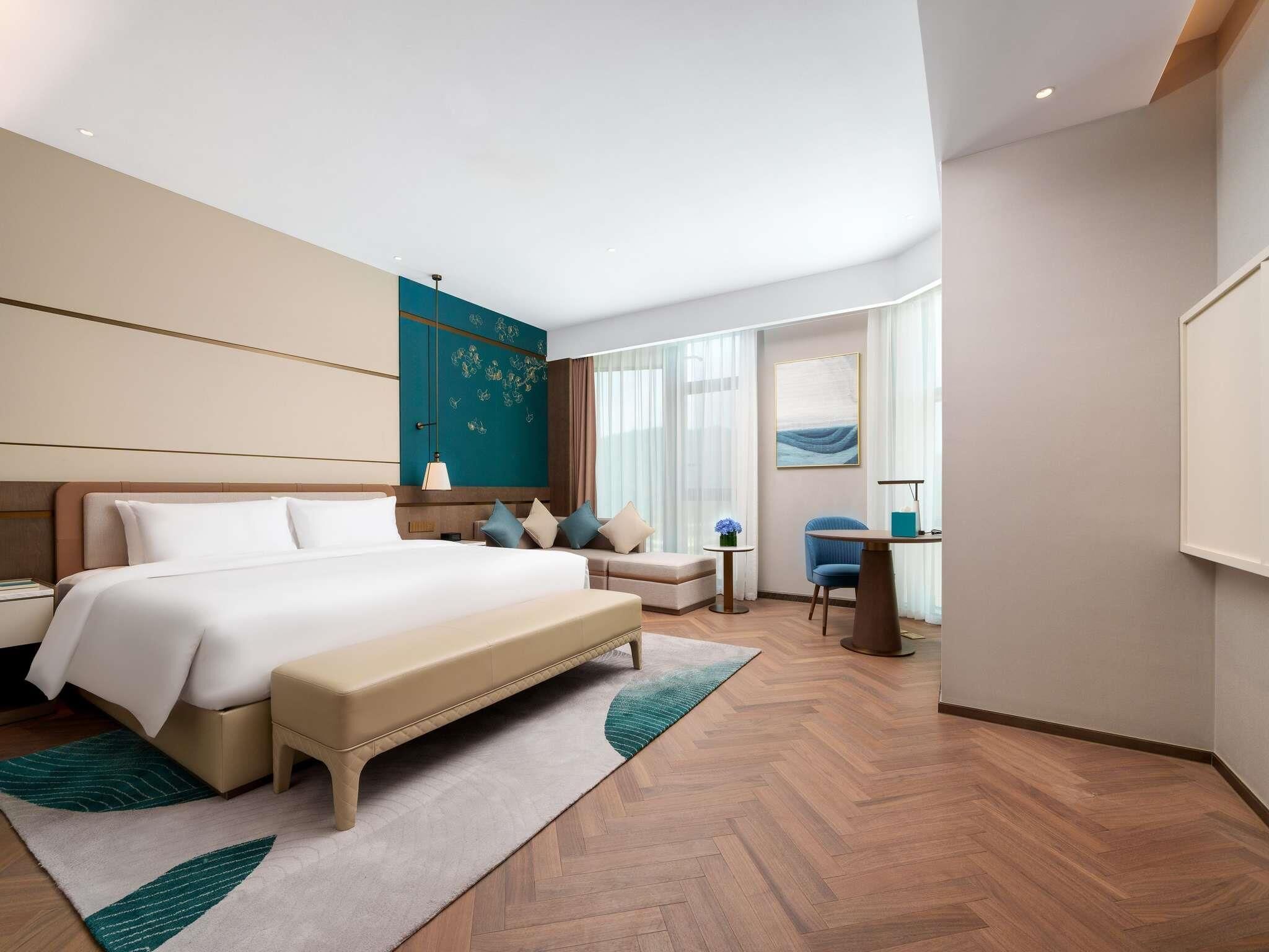 Ropa de cama de alta calidad, cubrecamas y minibar 