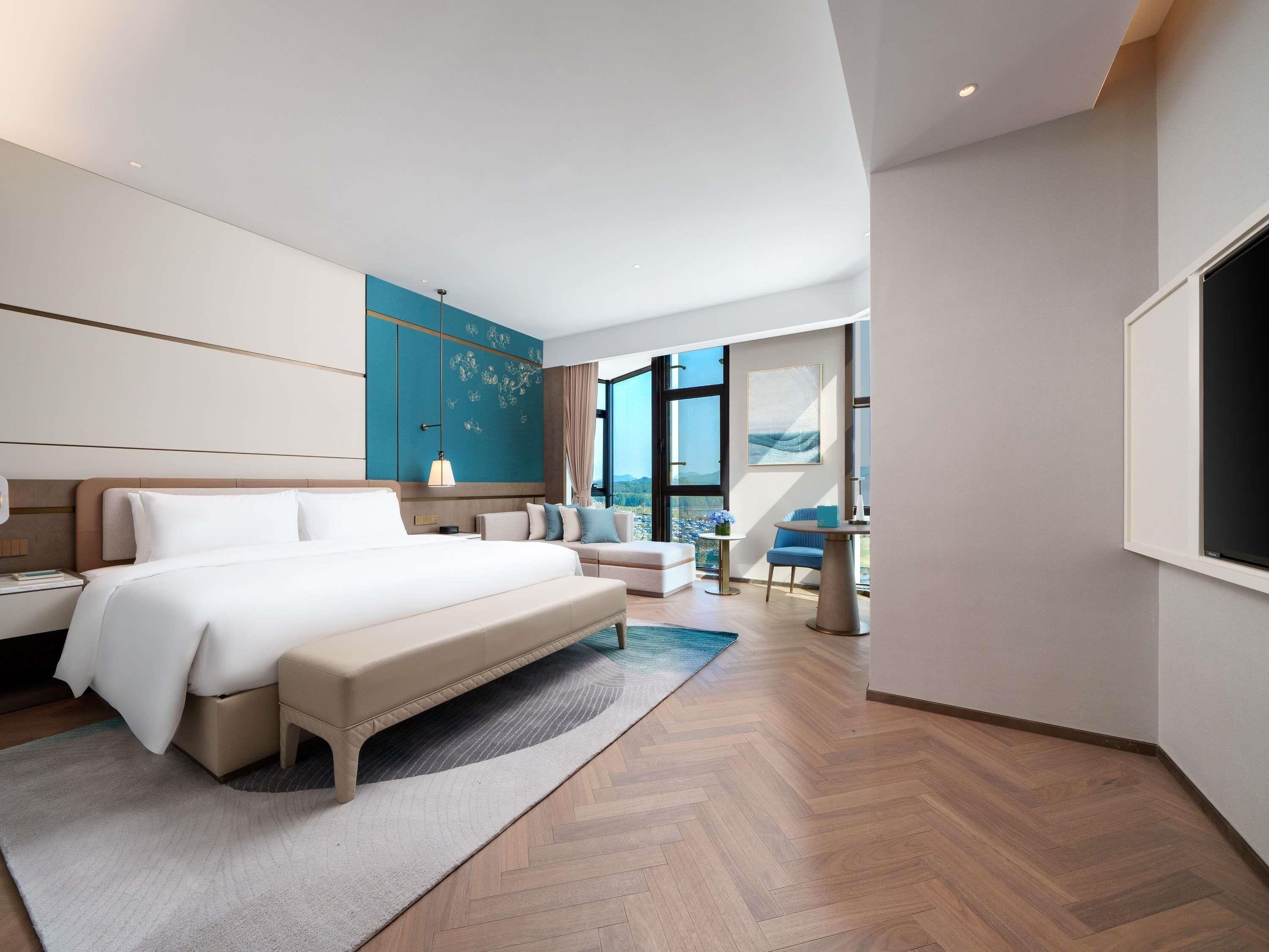 Deluxe Room, 1 King Bed, Lake View | Premium bedding, down comforters, minibar, in-room safe