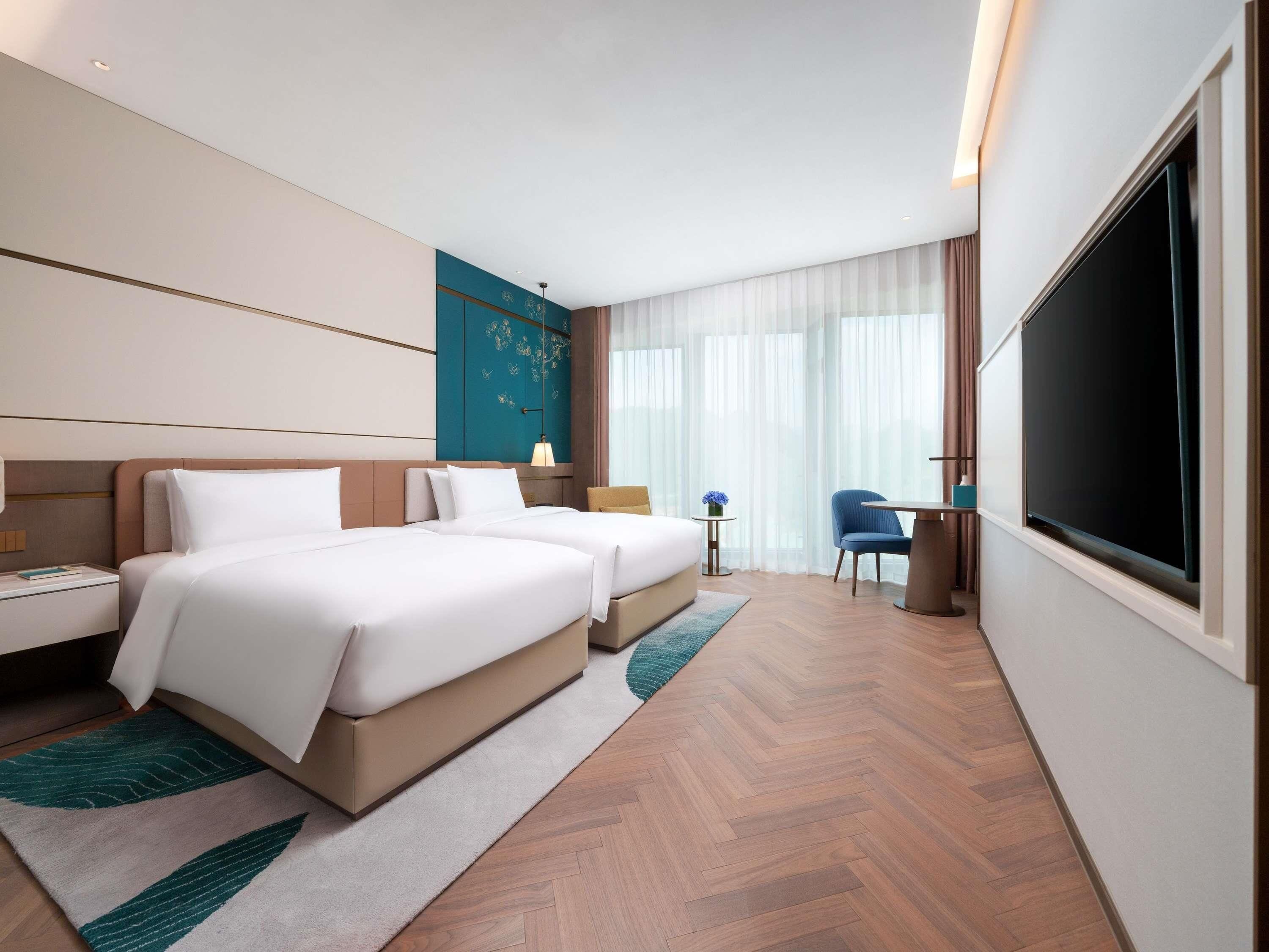 Premium bedding, down duvets, minibar, in-room safe