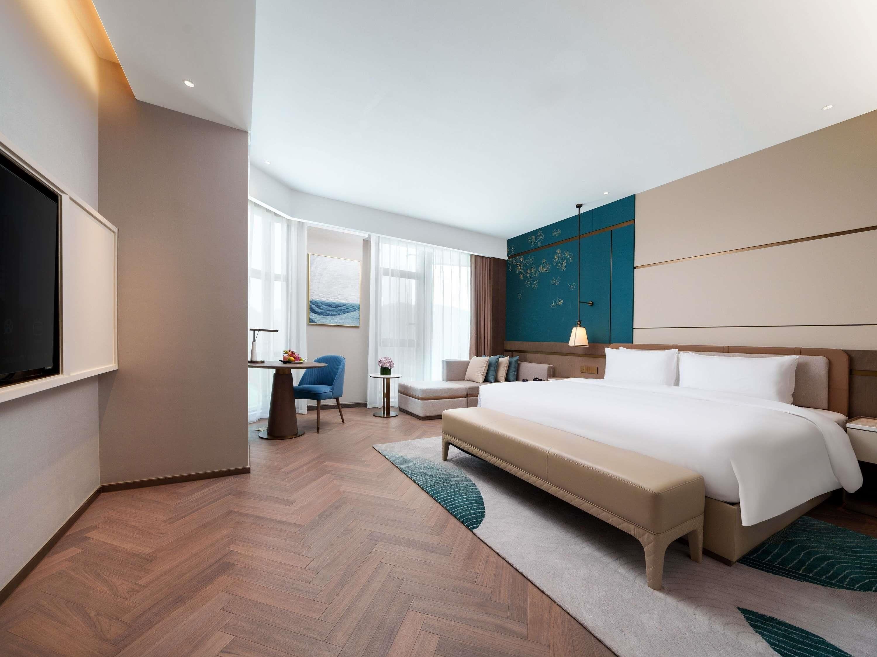 Chambre Exécutive, 1 très grand lit, accès au salon club | Literie de qualité supérieure, couette en duvet d'oie, minibar