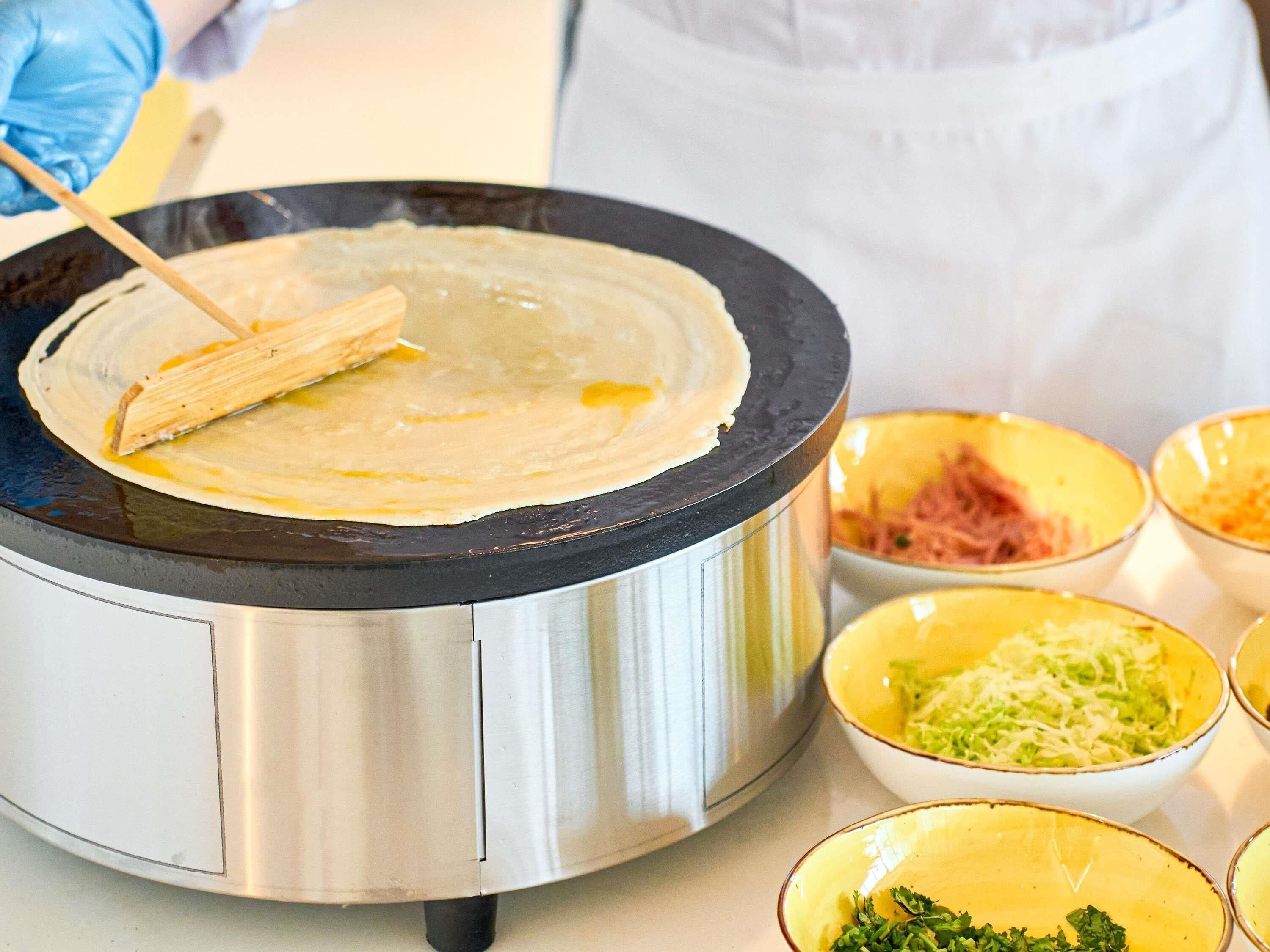 Daily buffet breakfast (CNY 98 per person)