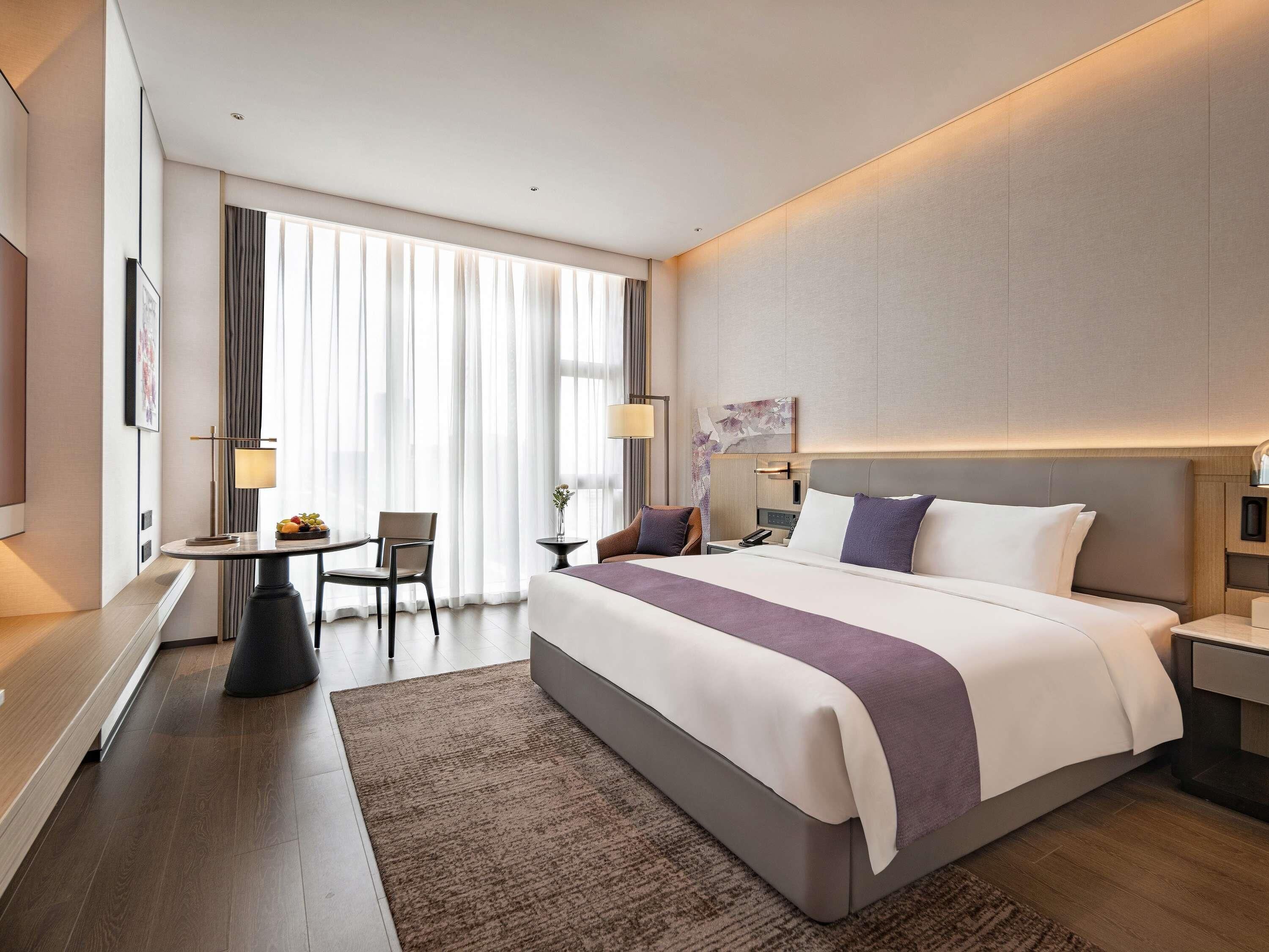 Superior Room, 1 Katil Raja (King) | Peralatan tempat tidur premium, gebar bulu kapas, peti besi dalam bilik 