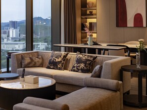 Premium bedding, down comforters, in-room safe, laptop workspace - Grand Mercure Shenzhen Guangming (Shenzhen)