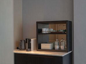 Habitación ejecutiva, 1 cama de matrimonio grande | Ropa de cama de alta calidad, edredones de plumas, caja fuerte