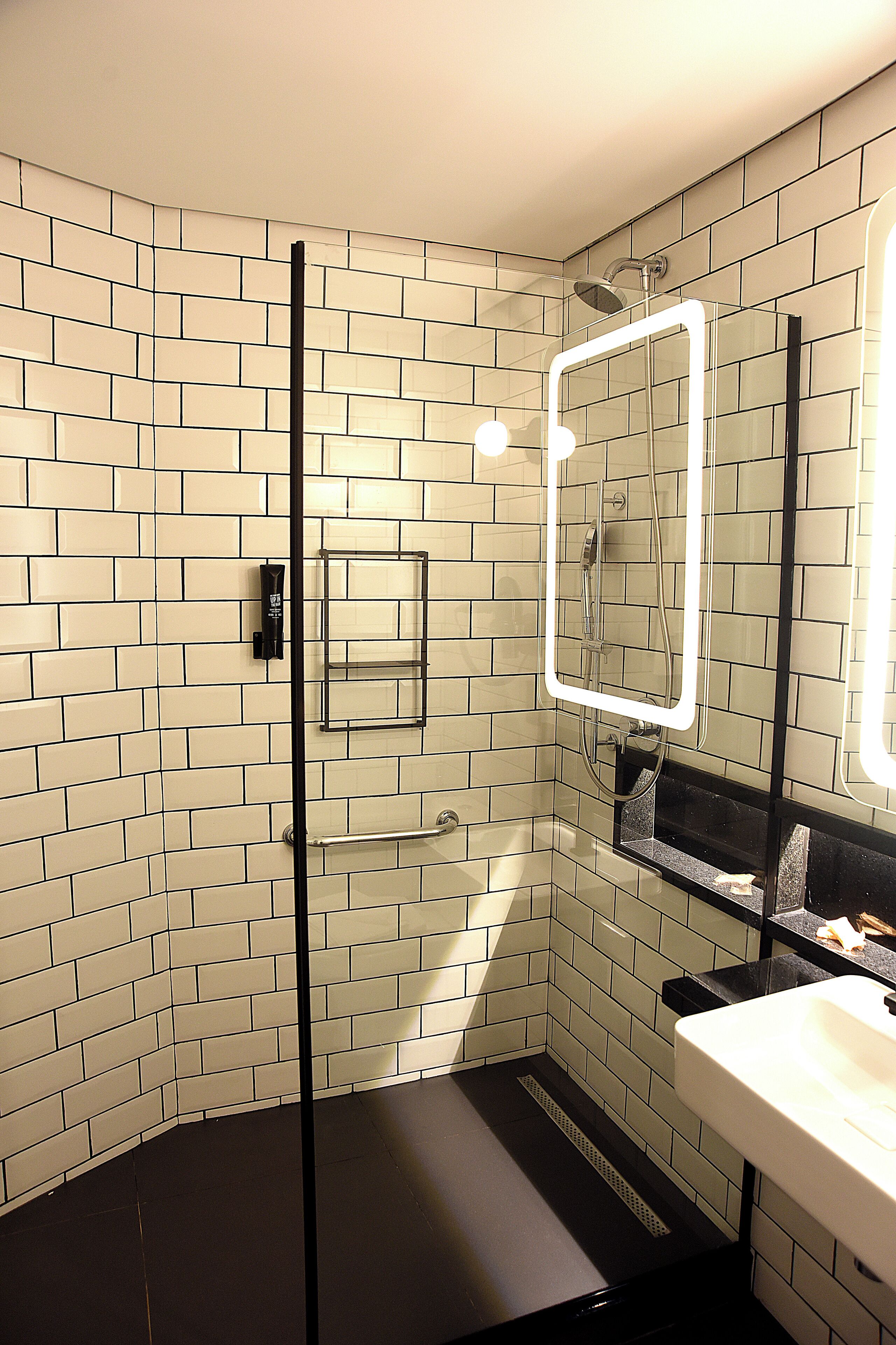 Superior Room | Bathroom