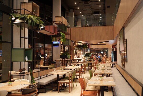 供應早餐、午餐和晚餐,巴西料理