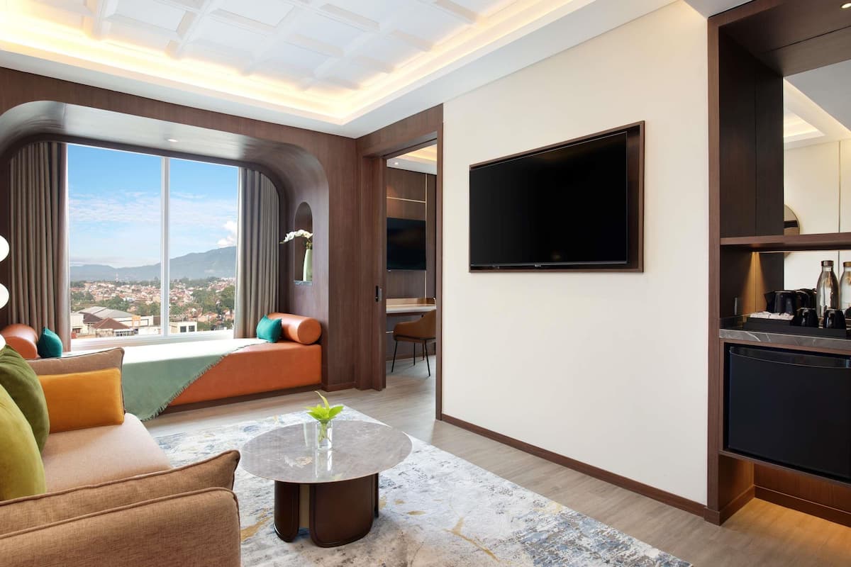 Privilege, Suite, 1 King Bed | Soundproofing, free WiFi