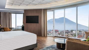 Deluxe Suite, 1 King Bed | Soundproofing, free WiFi