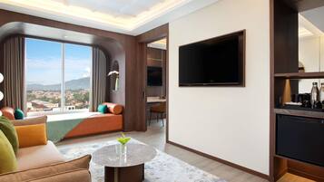 Privilege, Suite, 1 King Bed | Soundproofing, rollaway beds (surcharge), WiFi (free), bed sheets